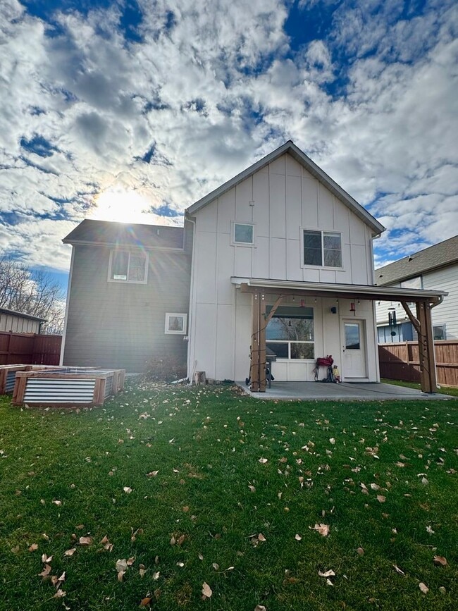Building Photo - Chic & Comfortable 3-Bed Home in Bozeman’s King Arthur Park