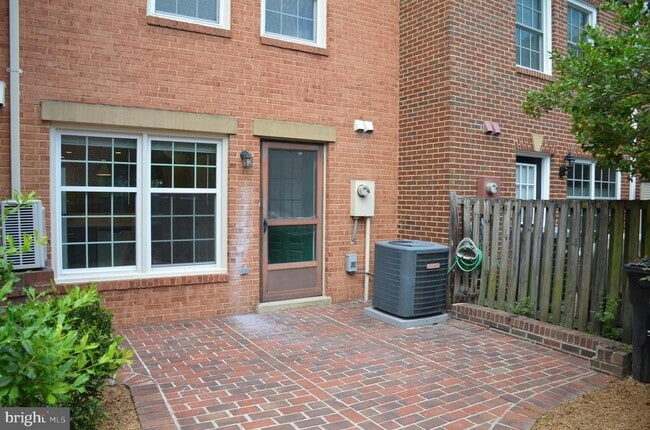 Building Photo - 714 Wilkes St