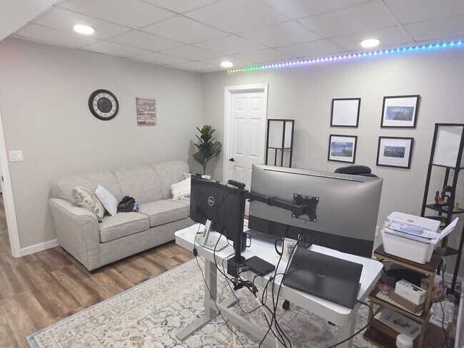 Building Photo - 3 bedroom executive ranch in Sussex
