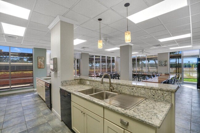 Building Photo - 2121 N Ocean Blvd