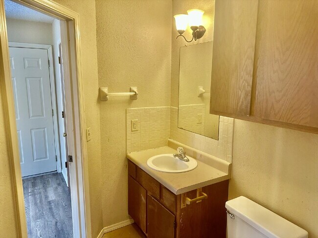 Building Photo - 1909 Cypress Pl