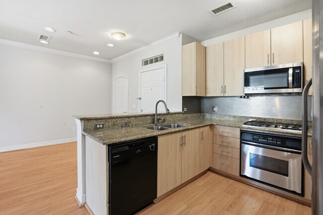 Building Photo - Beautifully upgraded 1 Bdrm, 1 Bath w/larg...