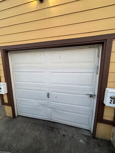 Building Photo - 206 W 105th St