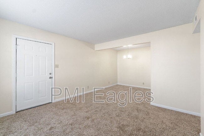 Building Photo - 263 White Oak Rd