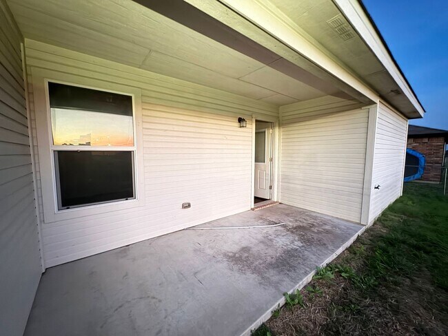 Building Photo - 4707 Waterproof Dr