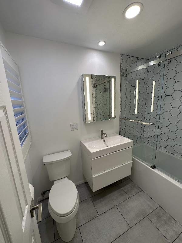 Building Photo - 1119 Poinsettia Dr