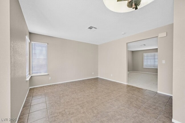 Building Photo - 370 Manzanita St