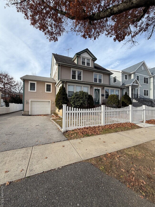 Building Photo - 52 Nelson Ave