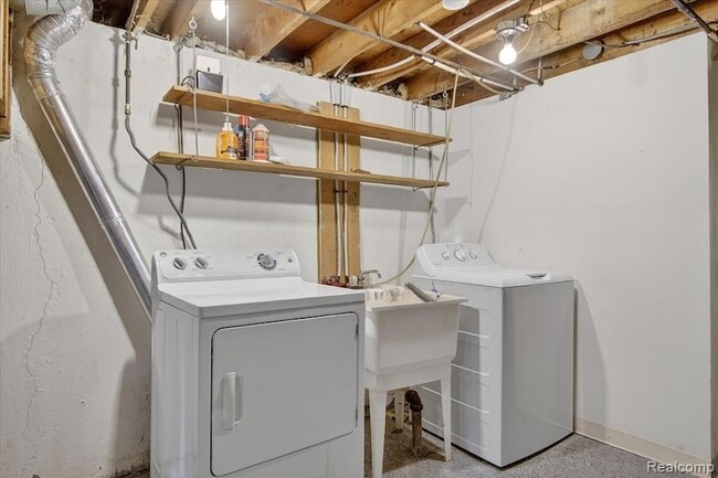 Building Photo - 13731 Elgin St