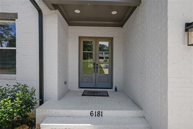 Building Photo - 6181 Shoreland Cir