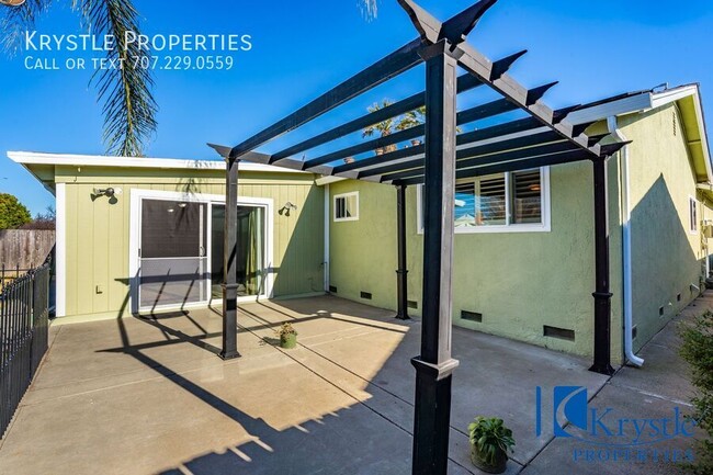 Building Photo - Gorgeous American Canyon Home w/Solar Pane...