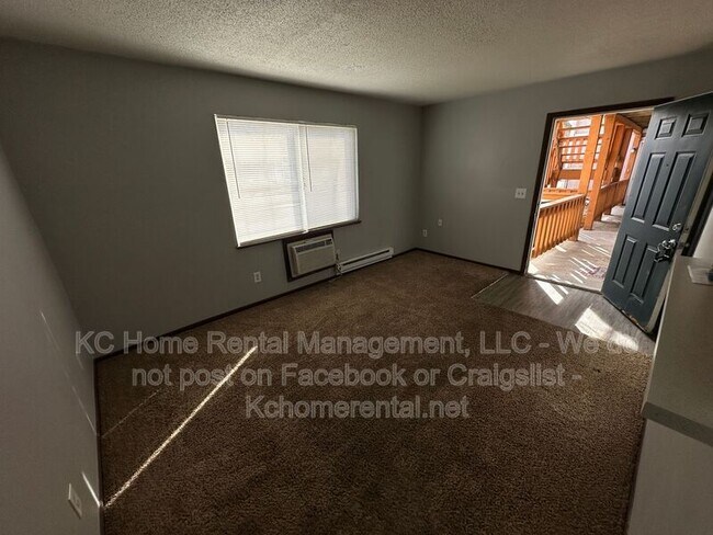 Building Photo - 561 N Somerset Terrace