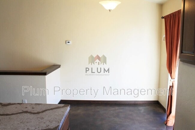 Building Photo - 1405 N Dickens St