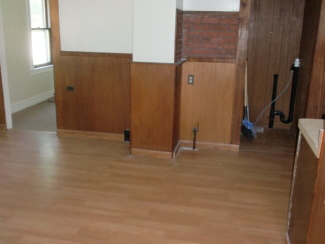 Building Photo - 141 Oak St