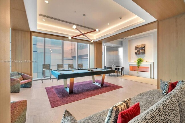 Building Photo - 700 NE 26th Terrace