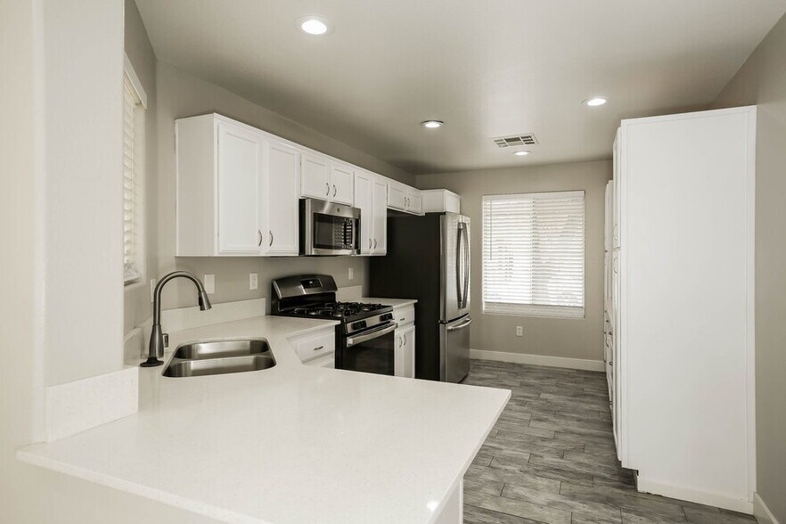 Building Photo - 9466 Havasu Canyon Ave