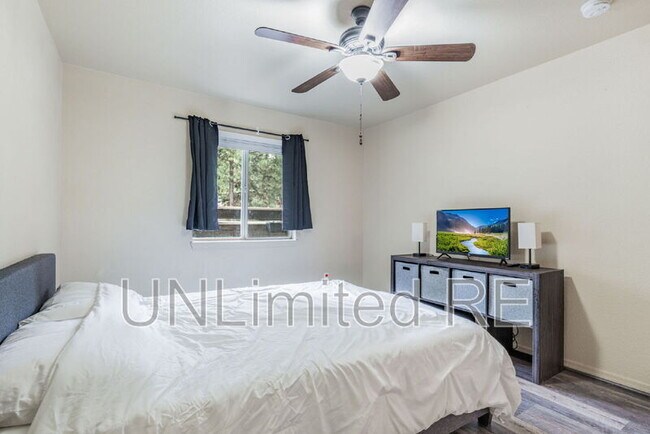 Building Photo - 1385 W University Ave