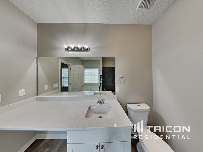 Building Photo - 227 Piedmont Dr