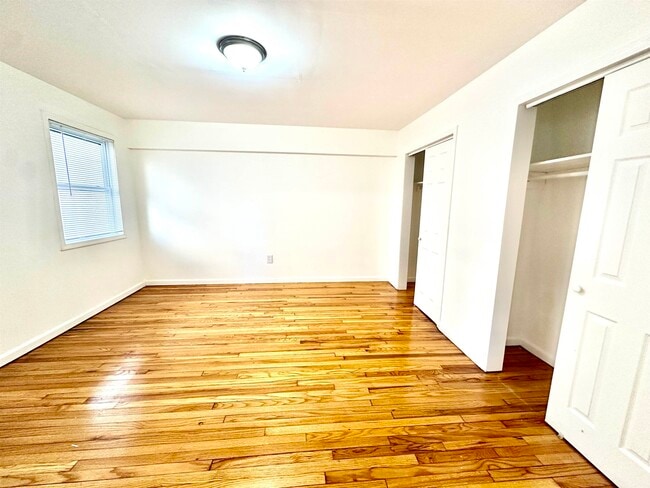 Building Photo - 31-33-33 Tillinghast St