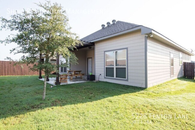 Building Photo - 5228 Fenton Ln