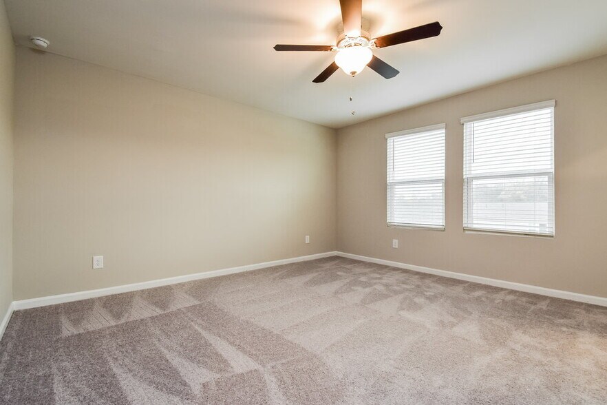 Building Photo - 526 Knightsbridge Ln