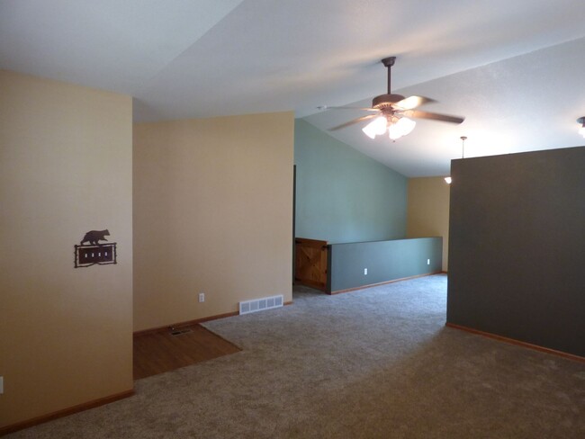 Building Photo - 3 Bedroom home in Loveland