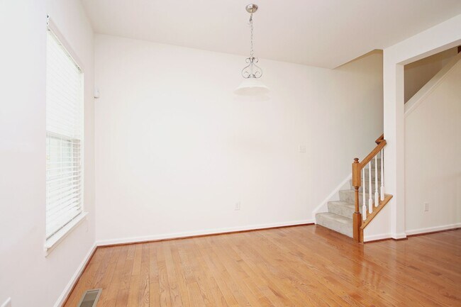Building Photo - Dog-Friendly Pavilions at Pantops Townhome