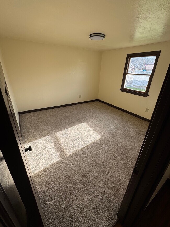 Building Photo - 702 Peer St