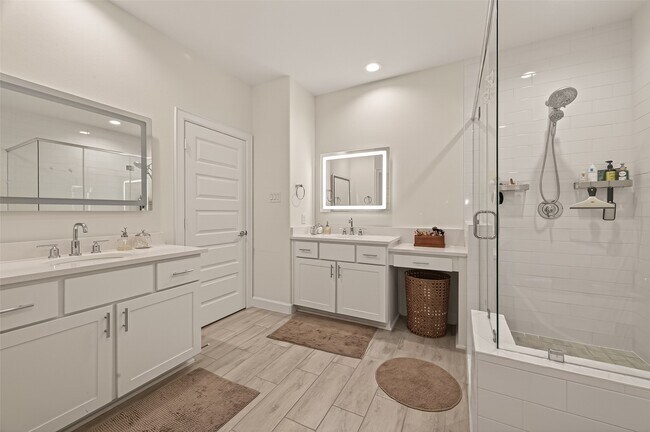 Building Photo - 1027 Gross St