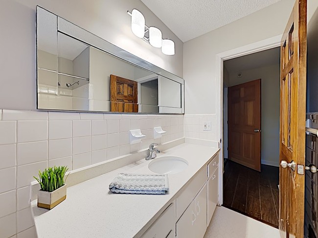 Building Photo - 4200 Oakridge Dr Columbia SC 29204