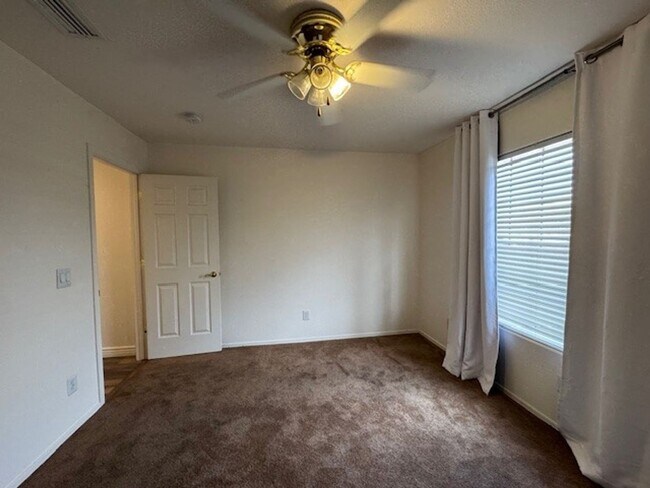 Building Photo - 3BR with SOLAR-NO Electric Bills! RV Gate & Parking, Bullhead Parkway