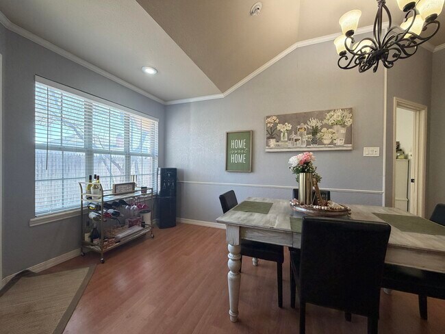 Building Photo - 1021 Kirby Ave