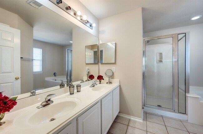 Building Photo - 16535 Cairngrove Ln
