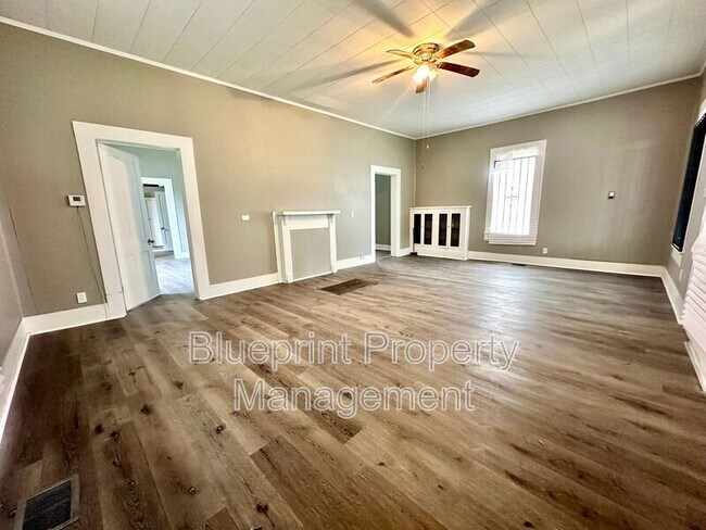 Building Photo - 3616 Maple Ave SW