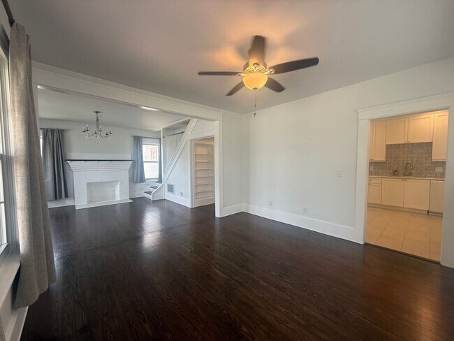Building Photo - Beautifully updated 3 bedroom 3 bathroom home