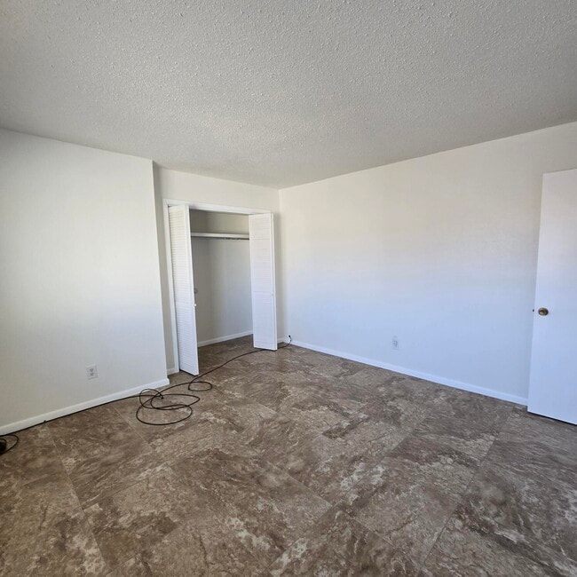 Building Photo - 1305 Rio Rancho Blvd SE