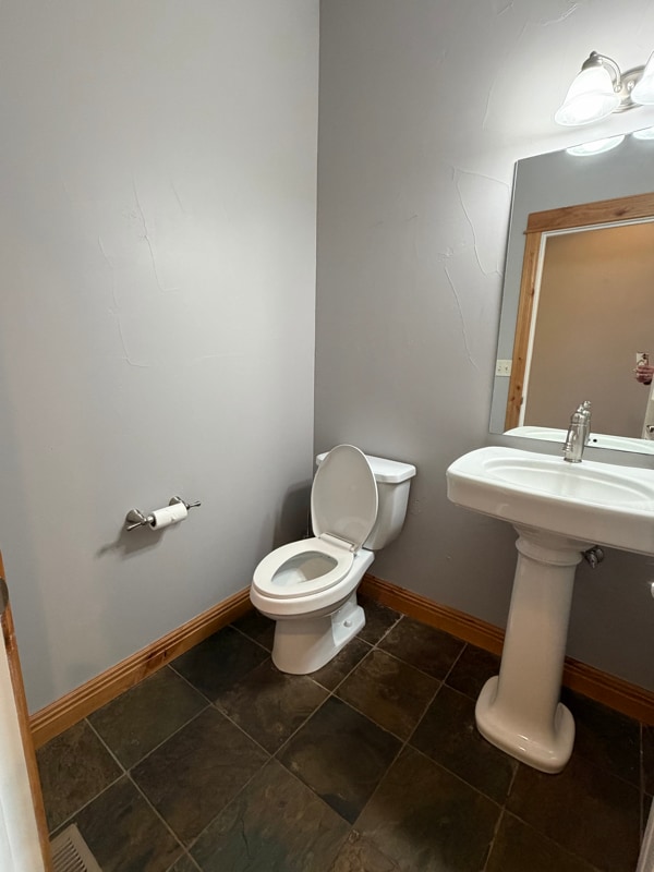 Building Photo - 905 Saxon Way