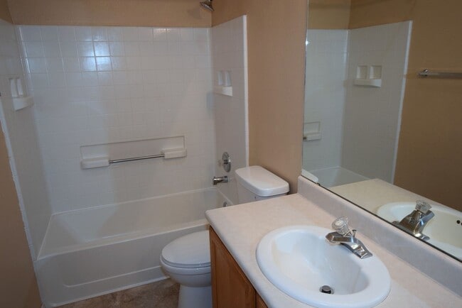 Building Photo - 2BR Plus Bonus Room in the NW!