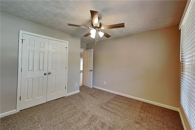Building Photo - 638 Castlebrooke Way SE