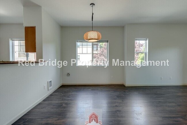 Building Photo - 10834 NE Holly St