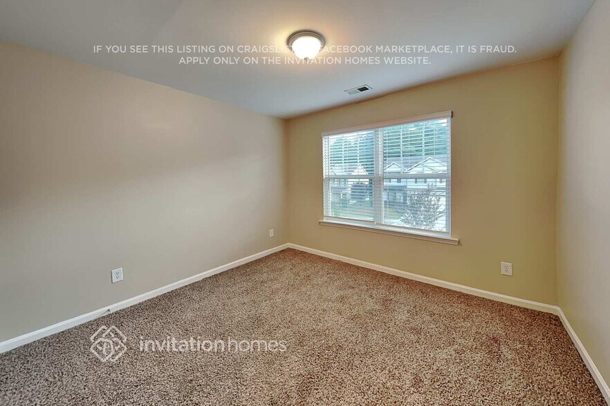 Building Photo - 925 Donington Cir SE