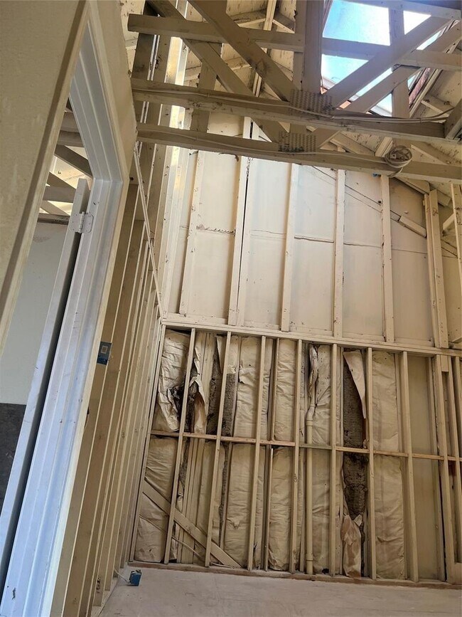 Building Photo - 2668 Bering Dr