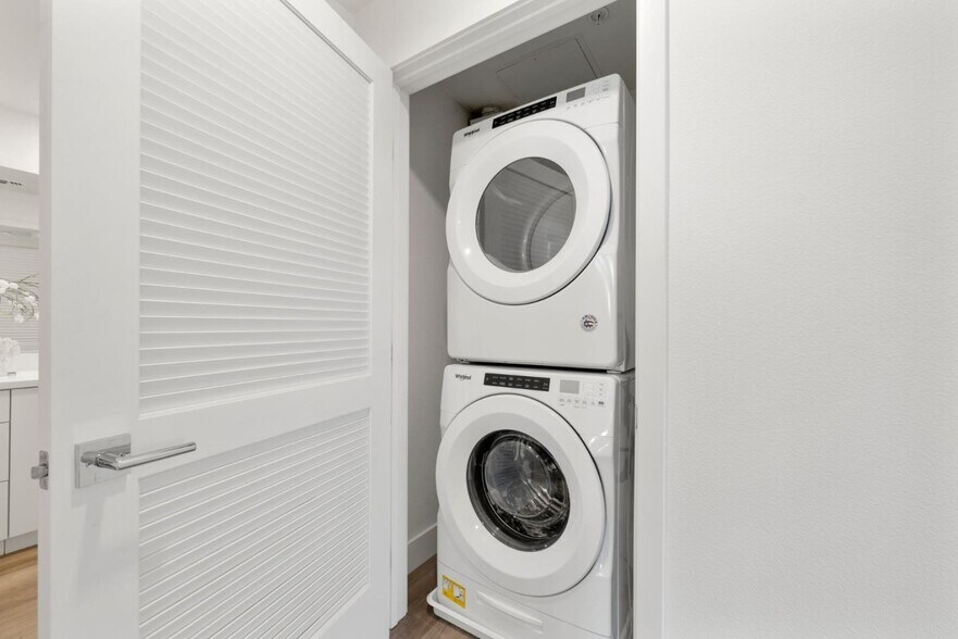 Building Photo - 3578 Rambla Pl