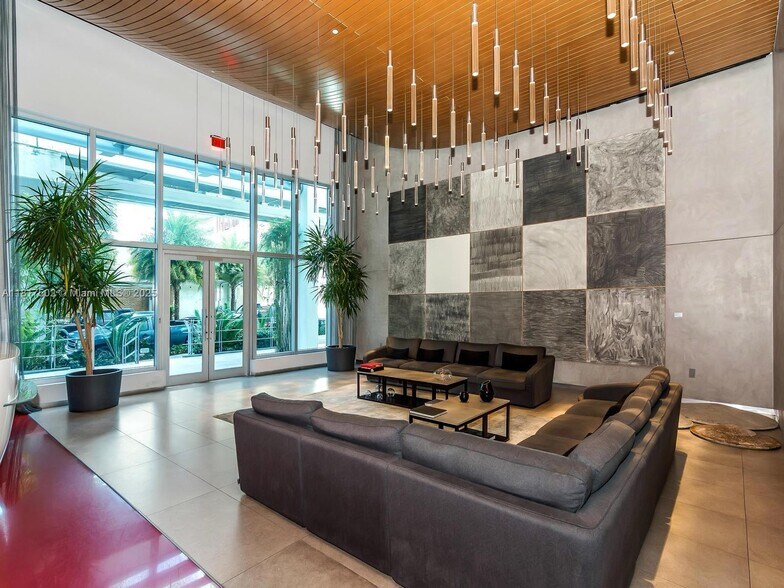 Building Photo - 1100 S Miami Ave