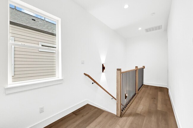 Building Photo - 2034 Thonig Rd