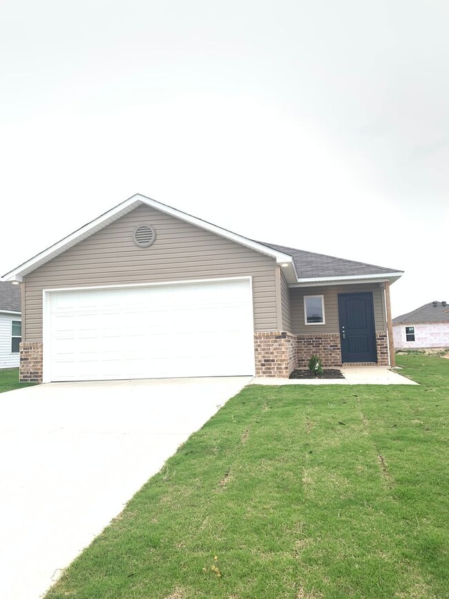 Primary Photo - NEW 3 Bedroom home in Valley View School D...