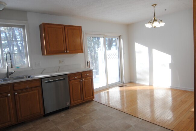 Building Photo - 65 Georgetown Dr