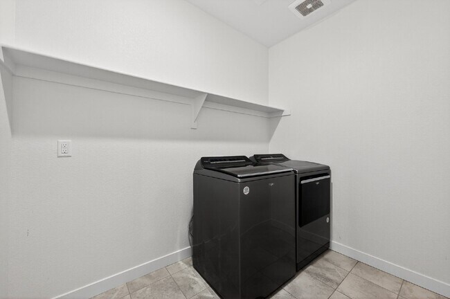 Building Photo - 6311 Stable View St