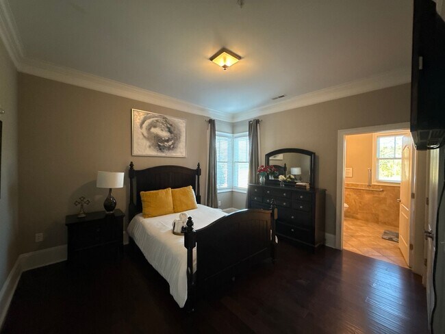 Building Photo - Mint Hill