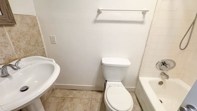 Building Photo - 3-Bed, Single Story Home in NON-HOA community